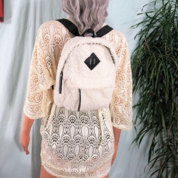 Madden Girl White Sherpa Backpack Midsize NWOT Sale - Picture 4 of 8